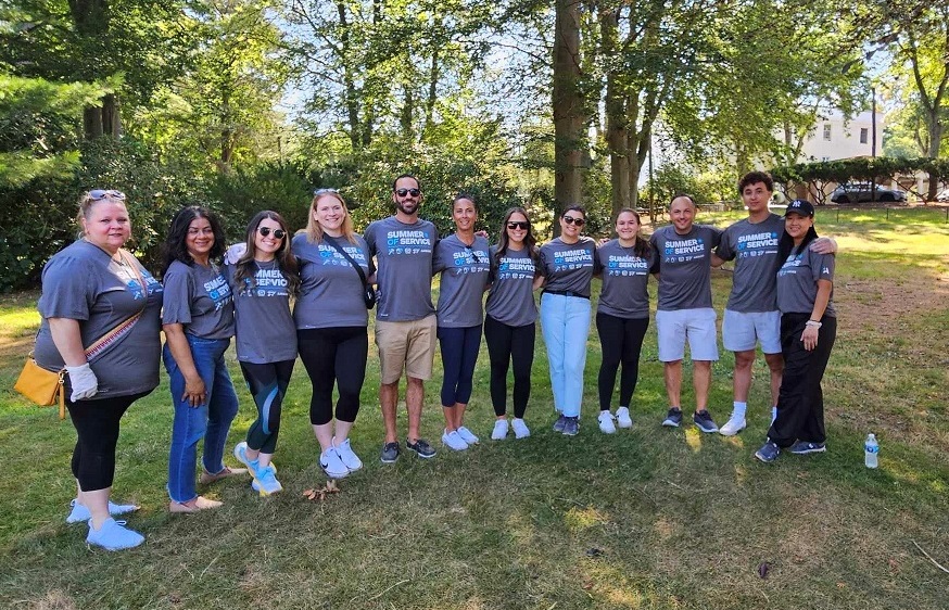 Amwins volunteers pose for a photo together after helping with tie-dye