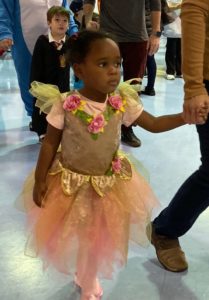 Preschooler arrives dressed as a ballerina